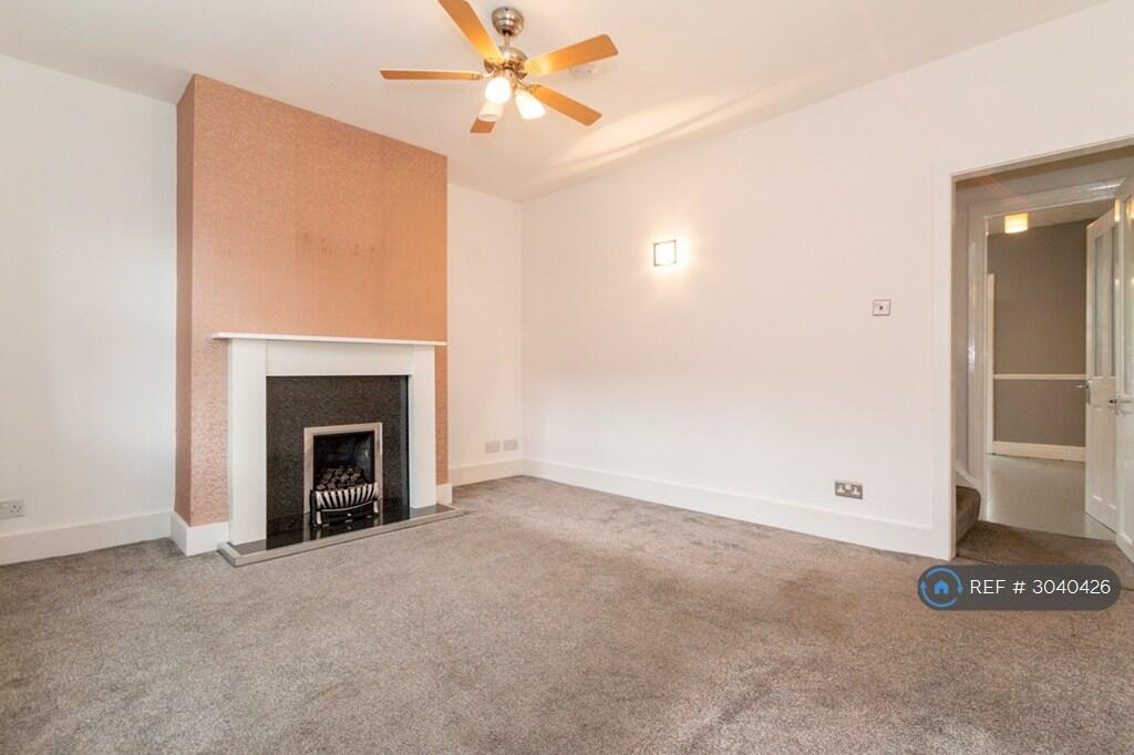 House in Tameside, Greater Manchester - More