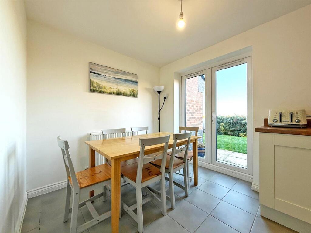 Dove Close, Sutton Grange, Shrewsbury photo 4