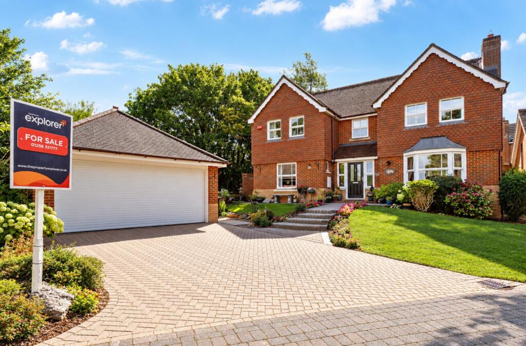 Main image of property: Bunting Mews, Kempshott