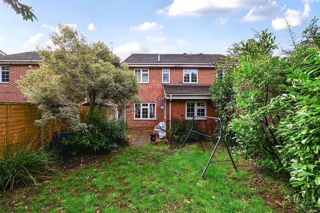 House in Rushmoor, Farnborough - View 3