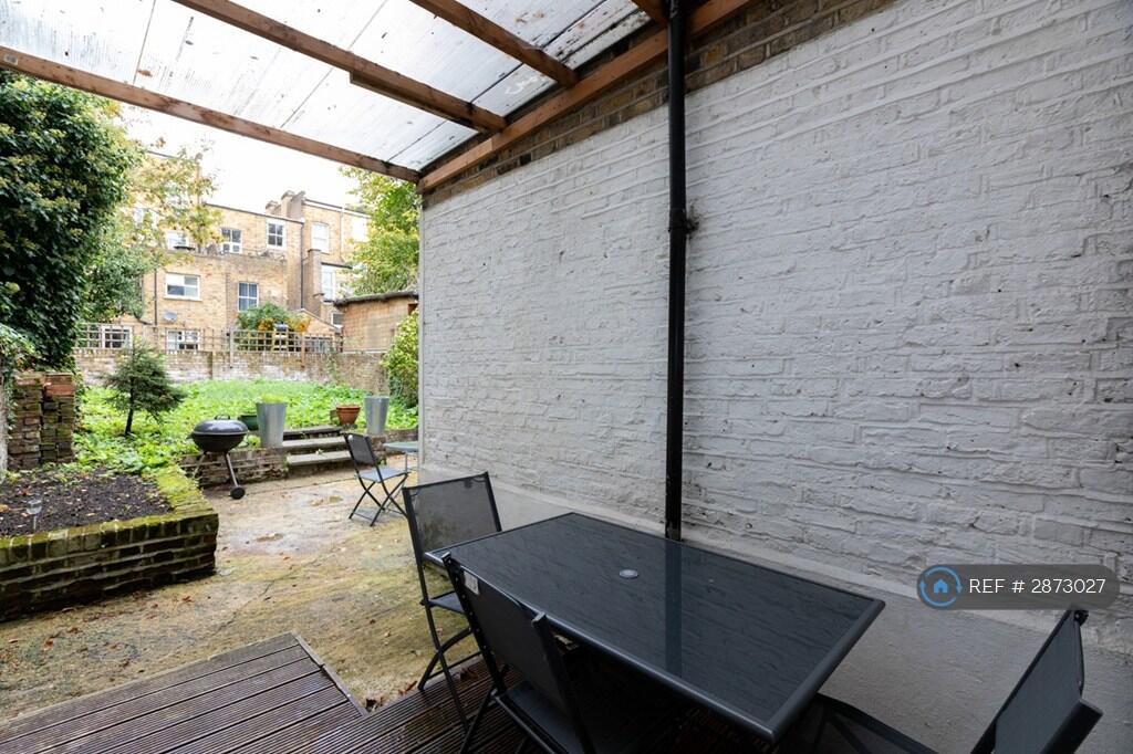 2 bedroom maisonette for rent