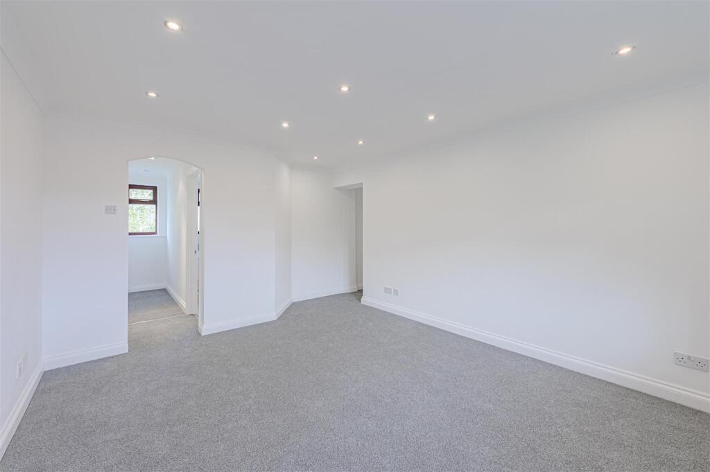 Additional image 19 of 75 Falcon, Wilnecote, B77