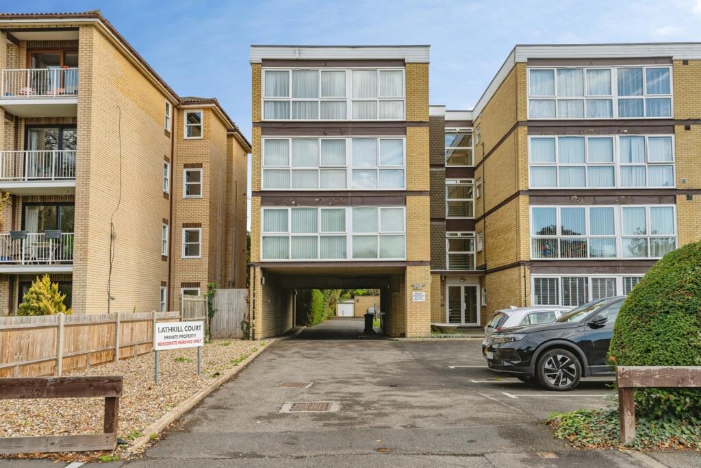 Apartment in London - More