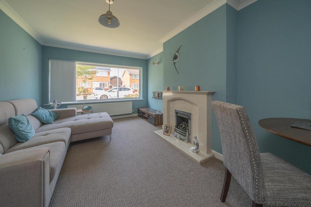 Camborne Avenue, Macclesfield, SK10 3NW photo 4