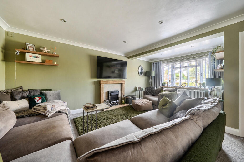 House in Maidenhead, Cox Green - More