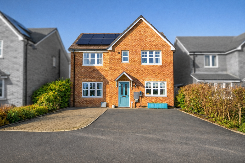 Main image of property: Arrow Way, Alcester, Bidford-on-Avon, B50 4GQ