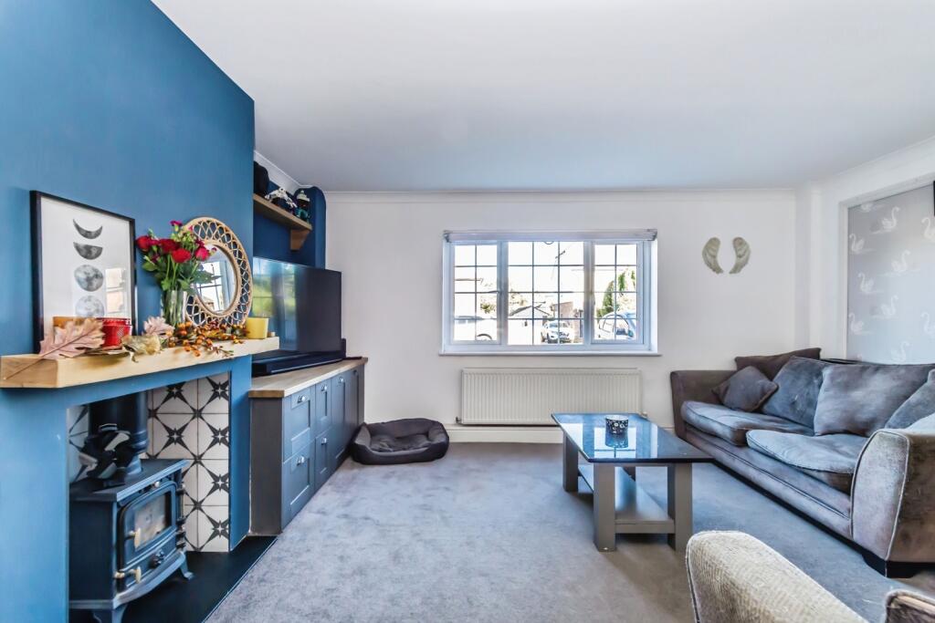 House in Tunbridge Wells, Pembury - More
