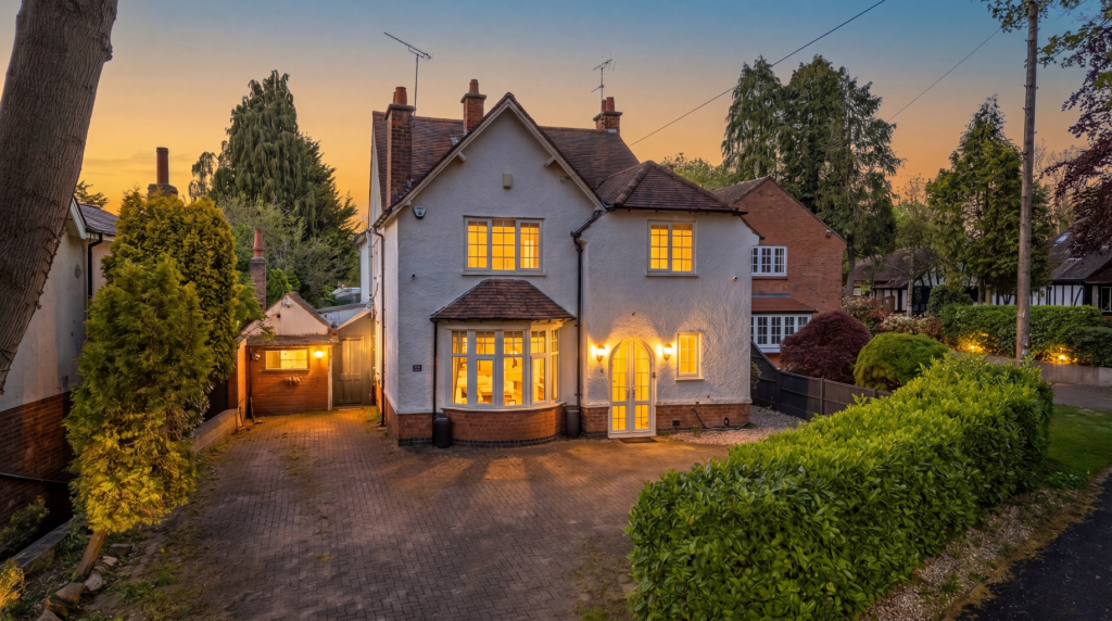 Main image of property: The Oval, Oadby, LE2