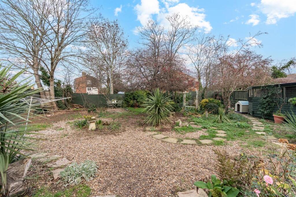 Rectory Gardens, Swalecliffe, Whitstable photo 3