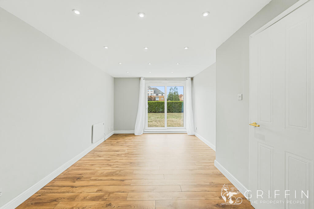 Apartment in Thurrock, Essex - View 4