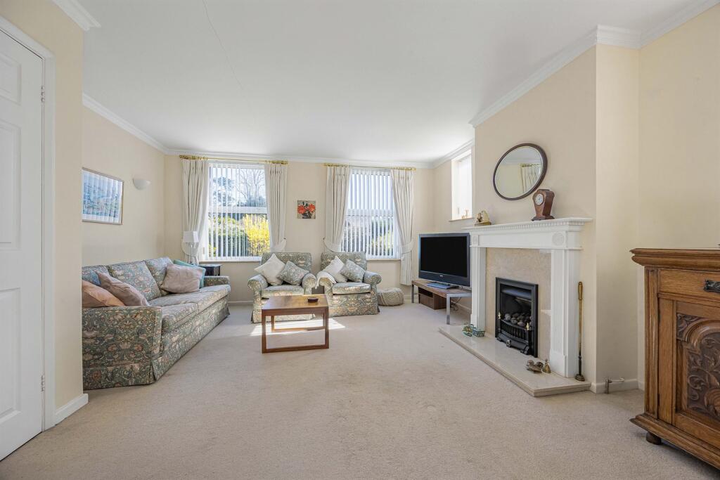 Westdene Crescent, Caversham, Reading photo 2