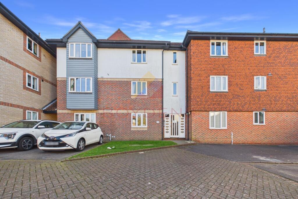 1-bed flat on Nicholson Grove, Colchester, £130,000