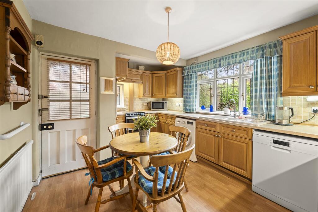 Meadway, Sale photo 4