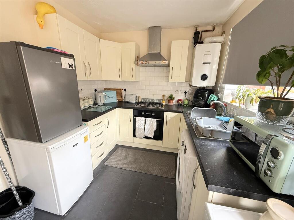 Thomson Close, Rugby photo 3