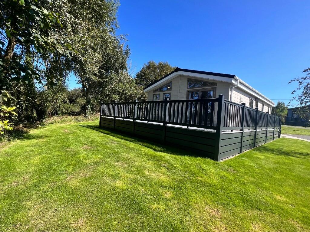 2-bed caravan on Fowey, PL23 1LZ, £159,000