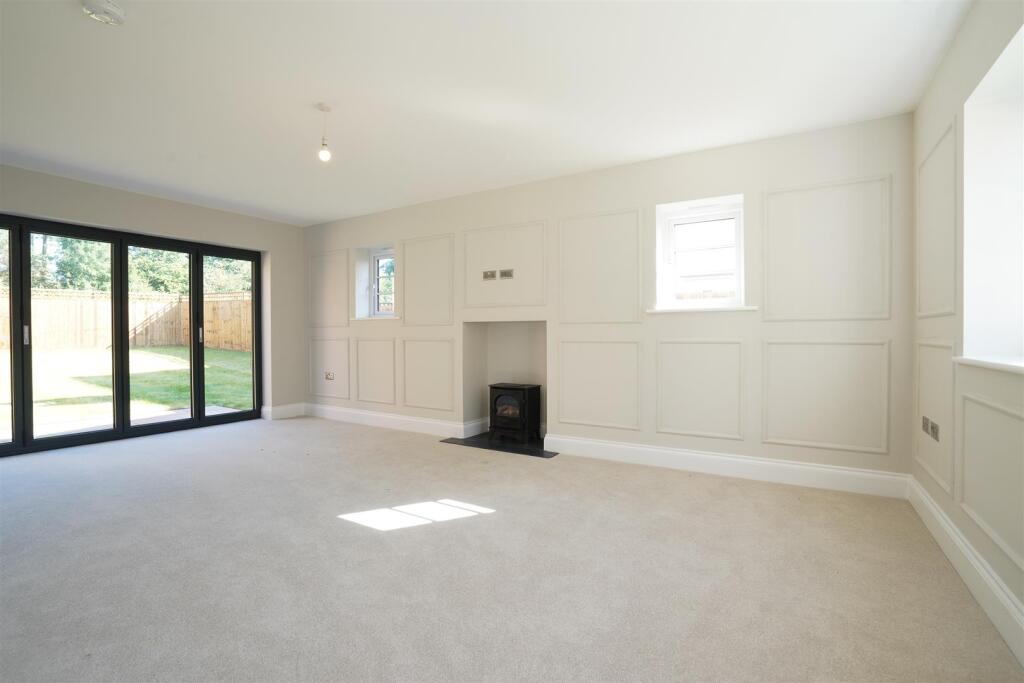 House in Towcester, West Northamptonshire - More