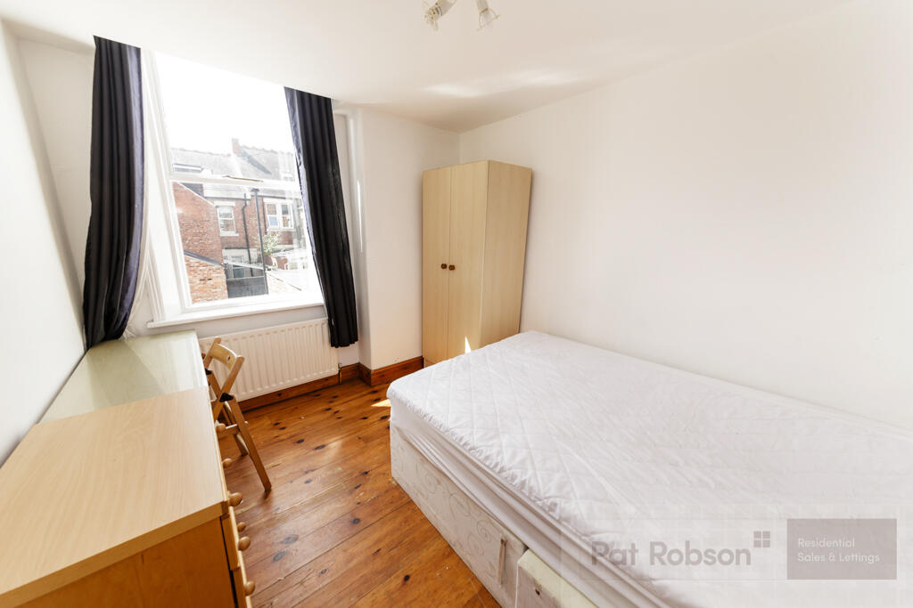 Apartment in Newcastle upon Tyne - View 5