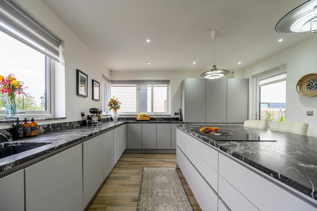 House in Nottingham, Bramcote - View 3
