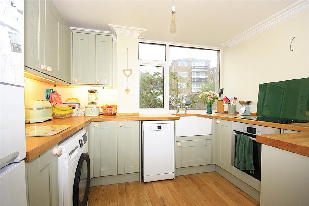 Chidham Close, Havant, Hampshire, PO9 photo 3