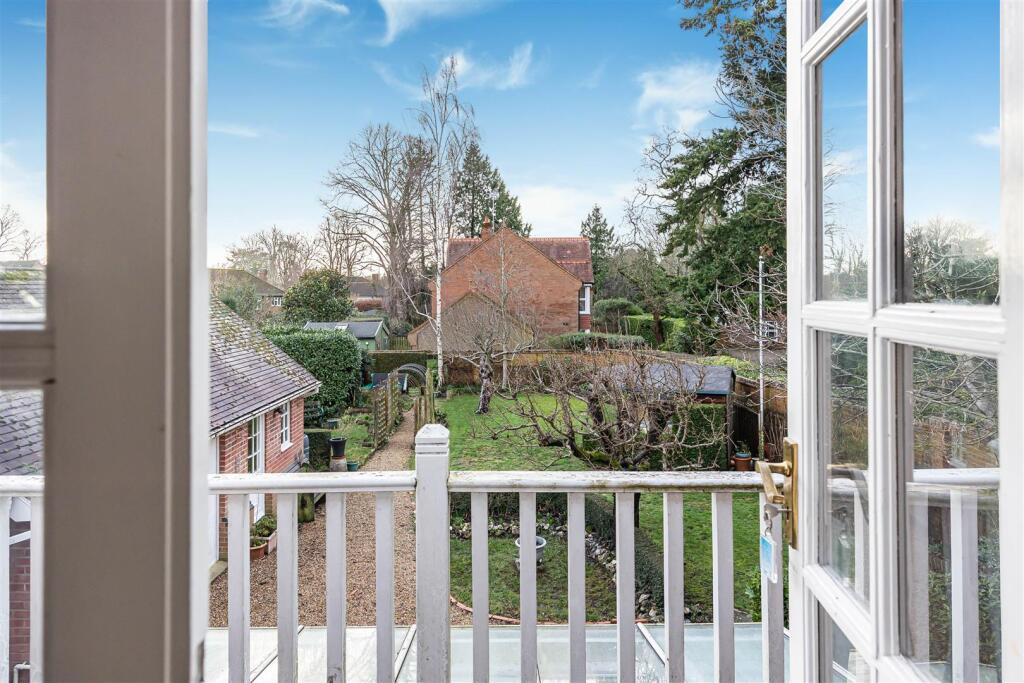 Conisboro Avenue, Caversham, RG4 photo 3