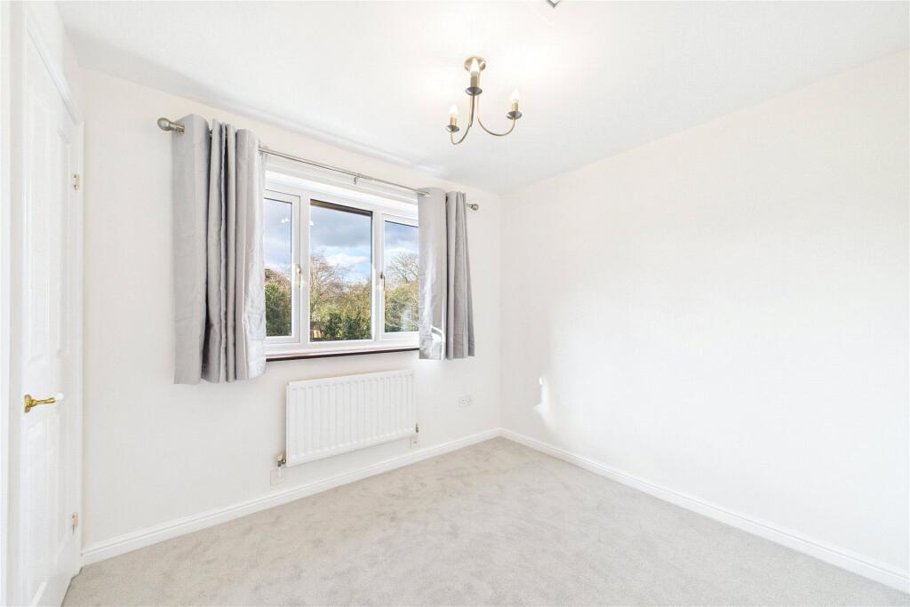 House in Reading, Warfield - More