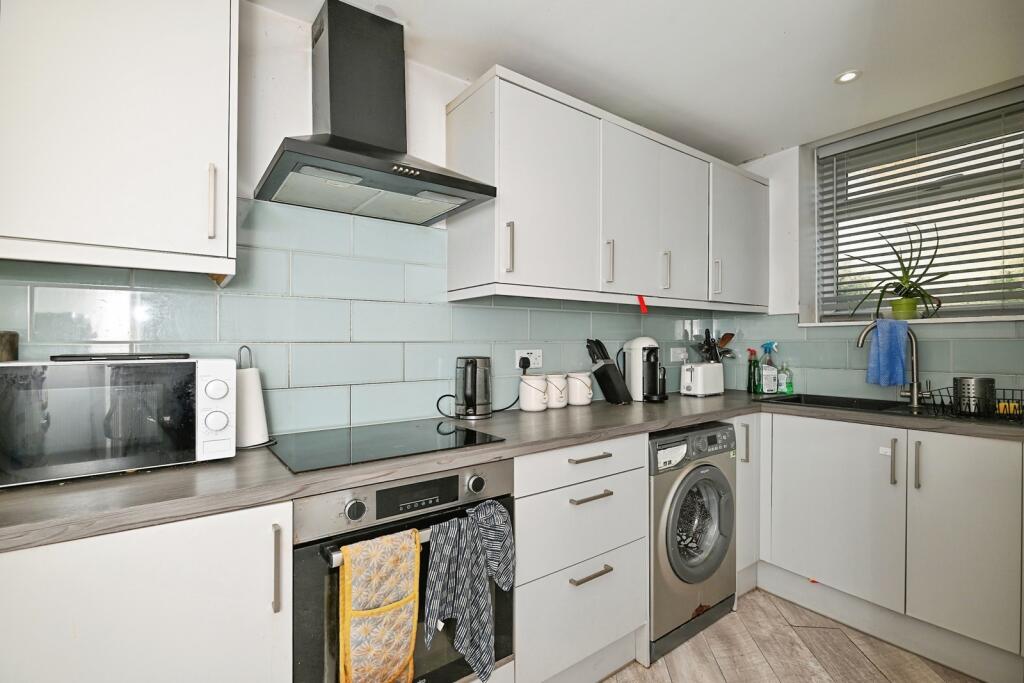 Apartment in Maidstone, Kent - View 4