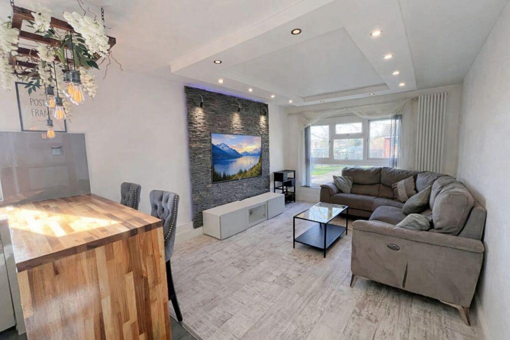 Main image of property: Hapgood Close, Greenford