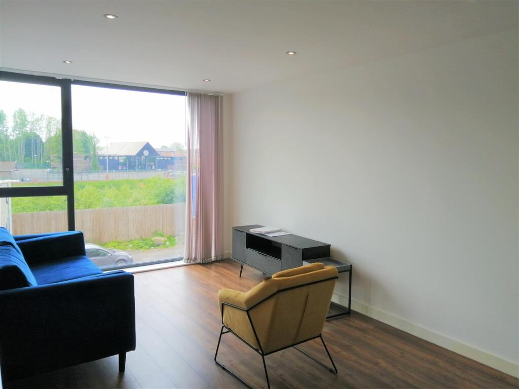 Apartment in Salford, Greater Manchester - View 3