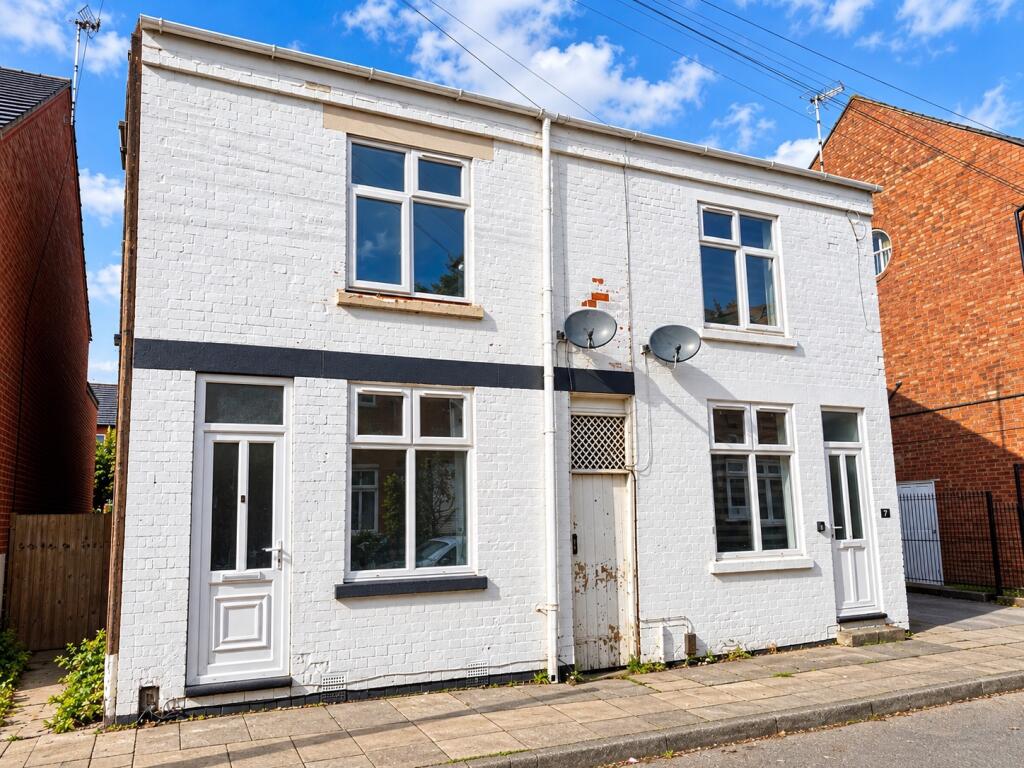 3-bed semi-detached on Percy Road, Aylestone, Leicester, LE2 8FP, £220,000