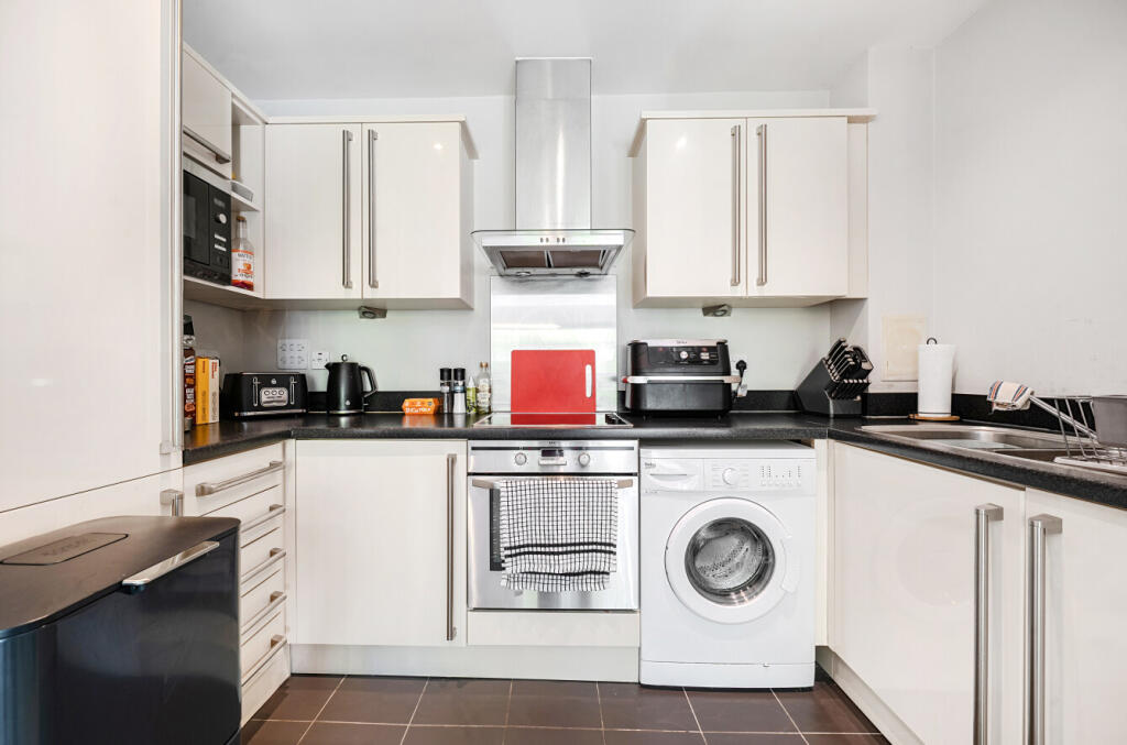 Apartment in London, Bromley-by-Bow, Poplar - View 3