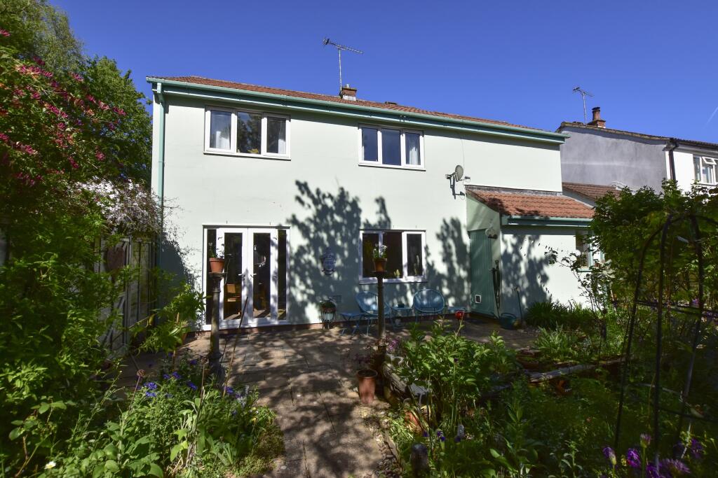 Mitchell Close, Bovingdon, HP3 0RU photo 3