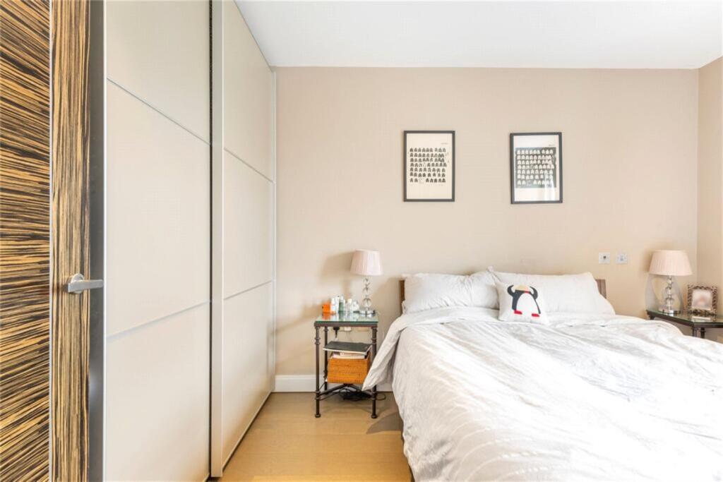 Apartment in London - View 2