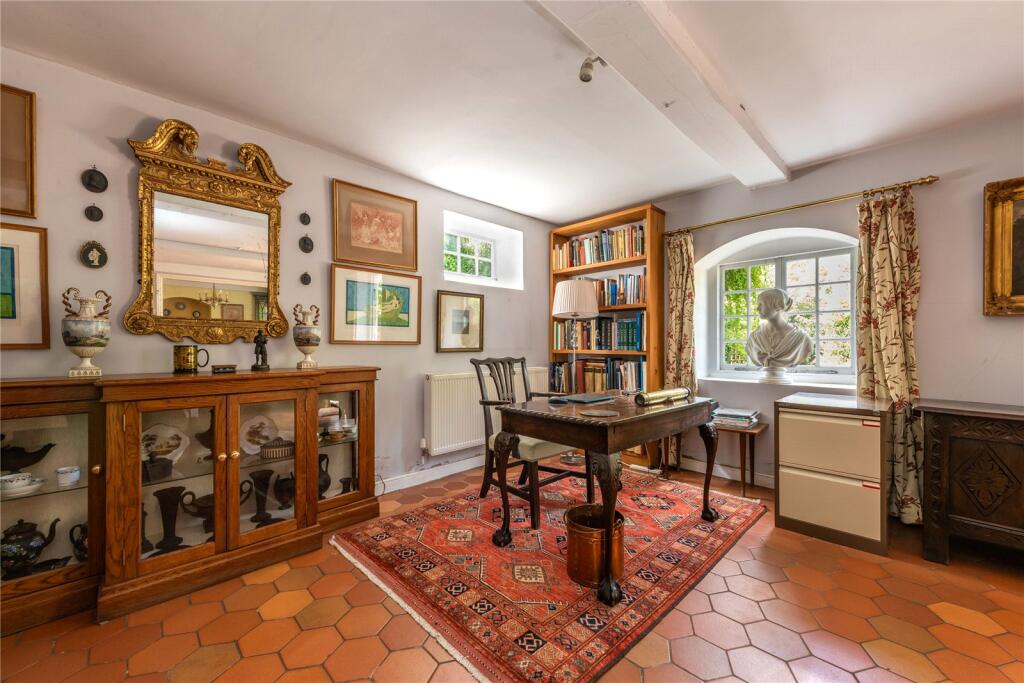 House in Dorking, Pixham - View 2