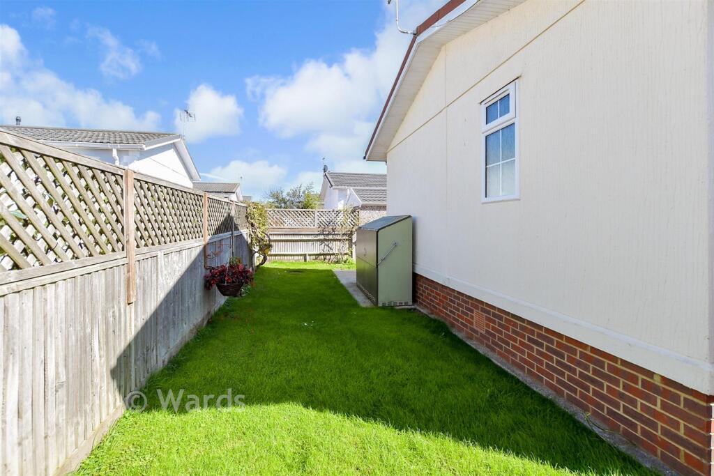 Oatfield Way, Hythe, Kent photo 3