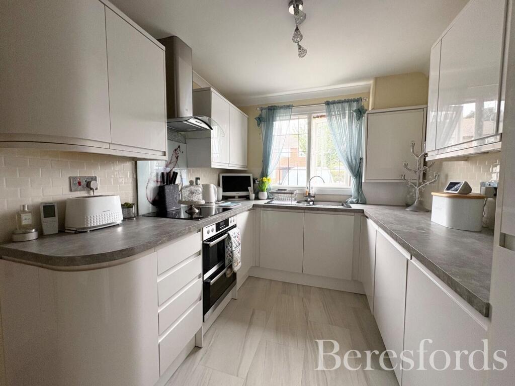 Taunton Road, Romford, RM3 photo 3