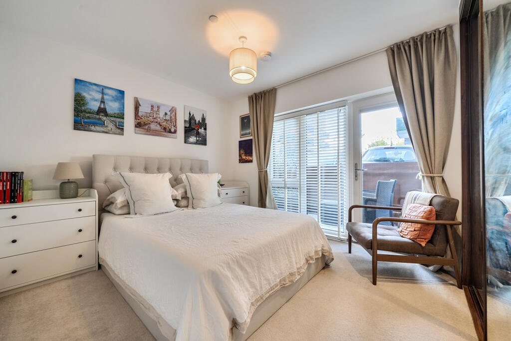 Apartment in Watford - More