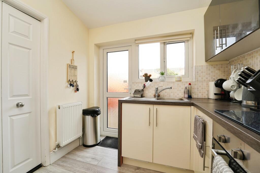 House in Gloucester, Linden - View 4