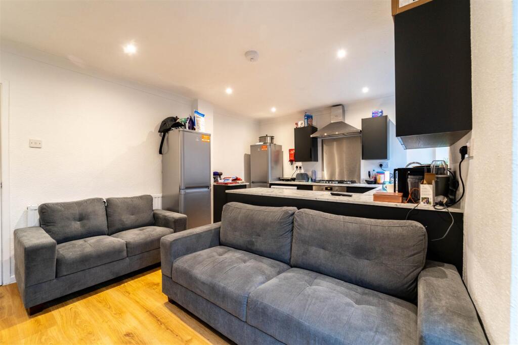 5 bedroom house for rent