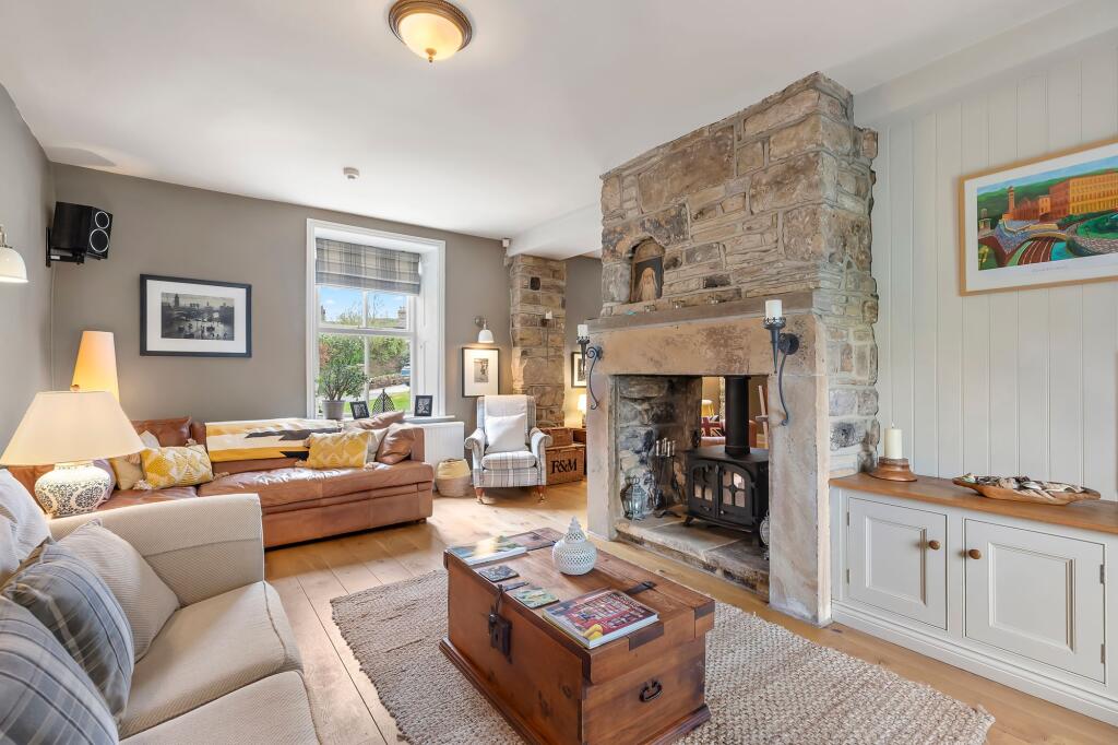 House in Bradford, Ryecroft, Harden - More
