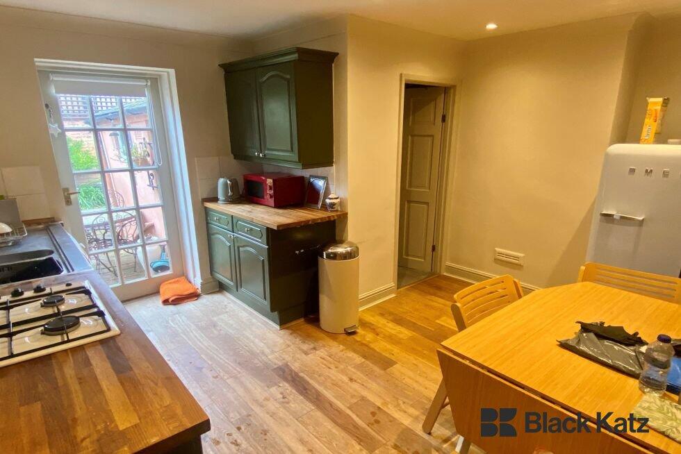 Apartment in London - View 5