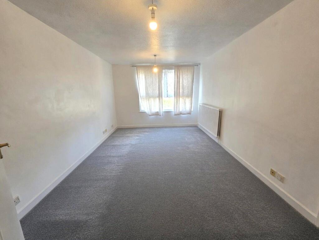 St Helens Close, Hillingdon, Greater London, UB8 - View 2