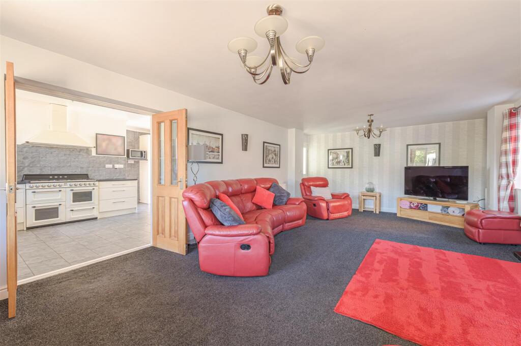 Ravenstone Road, Heather, LE67 photo 4