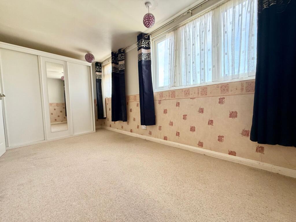House in Luton - View 4