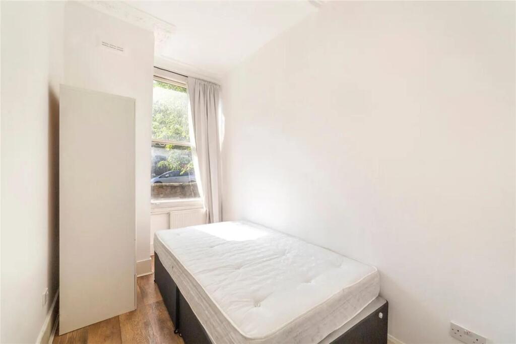Apartment in London - View 5