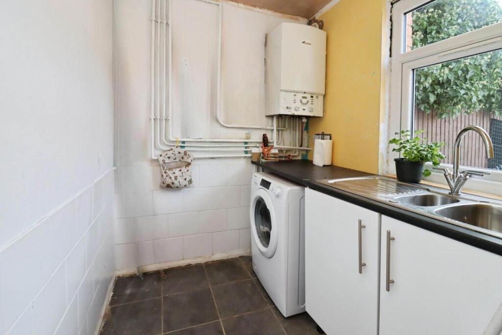 Millersdale Close, Eastham photo 4
