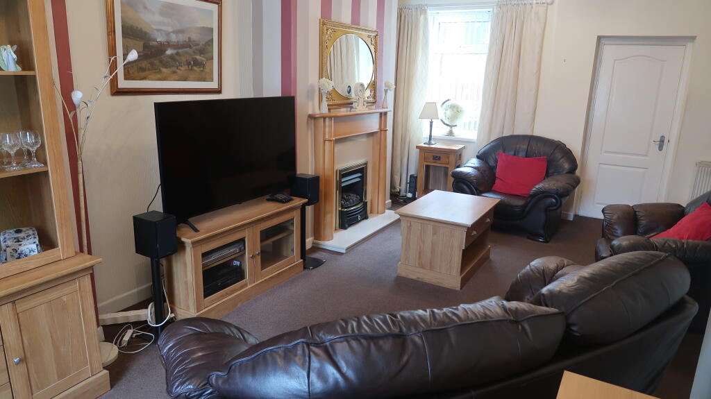 House in Newport - View 4