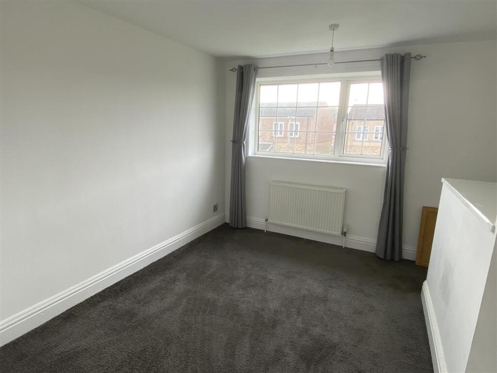 Silvertree Walk, Goole photo 4