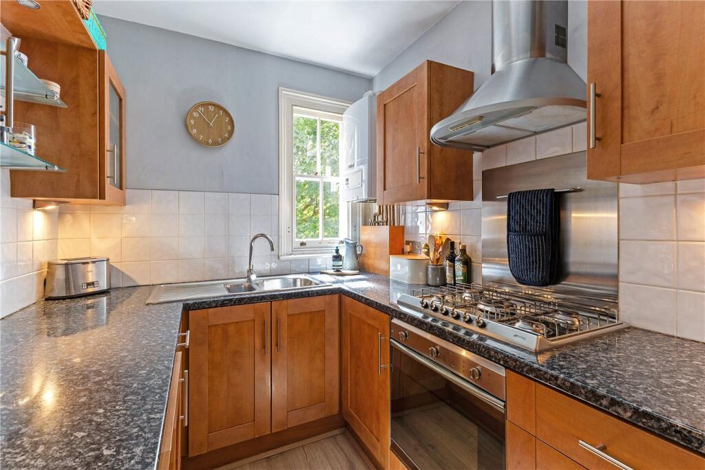 Larkhall Rise, London, SW4 photo 4