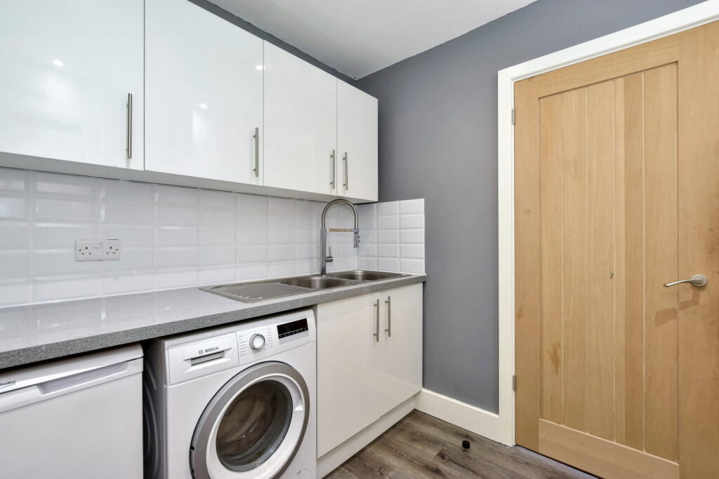 Robin Hood Drive, Bushey, WD23 2BY - View 6