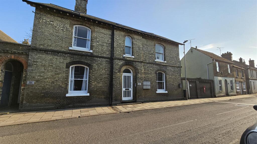 Main image of property: Flat 5, 101 High Street, Ramsey, Huntingdon